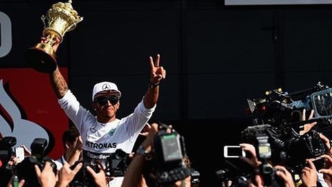 Lewis Hamilton giành chiến thắng trên đường đua quê nhà. (ảnh: BBC)