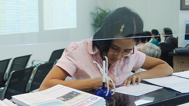 Nhiều nhà đầu tư tranh thủ đợt bán này để mua khá mạnh. Ảnh: NAM ANH