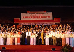 Hà Nội tuyên dương 96 thủ khoa tốt nghiệp đại học