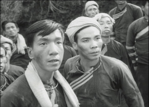 NSND Trịnh Thịnh (bên trái) trong phim Vợ chồng A Phủ.
