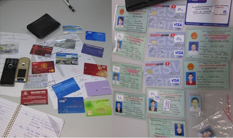 Tang vật một vụ án lừa đảo qua điện thoại. Ảnh: MINH HỒNG