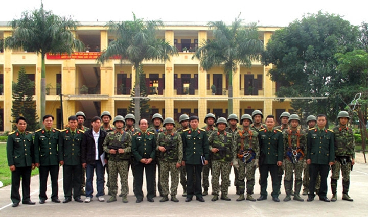 Các nhà văn Quân đội đi thực tế tại Đoàn Đặc công Biệt đội 1 năm 2013.
