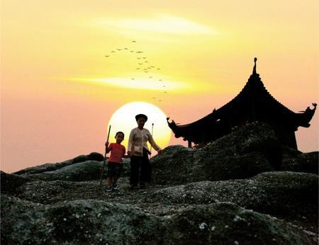 Yên Tử được Vua Trần Nhân Tông chọn làm nơi tu hành, sáng lập Thiền phái Trúc Lâm.