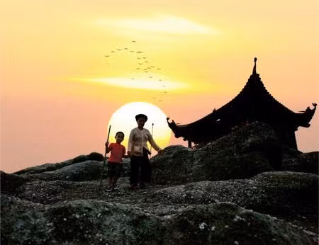 Yên Tử được Vua Trần Nhân Tông chọn làm nơi tu hành, sáng lập Thiền phái Trúc Lâm.