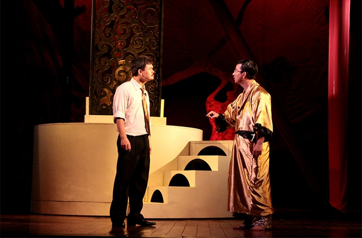 Cảnh trong vở Tai biến (NH kịch Việt Nam) - vở diễn chia tay sân khấu của NSND Lan Hương.