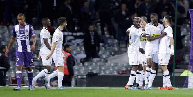 Các cầu thủ Angers liệu có tìm được niềm vui chiến thắng trong trận gặp Rennes tối nay? (Ảnh: l'Equipe).