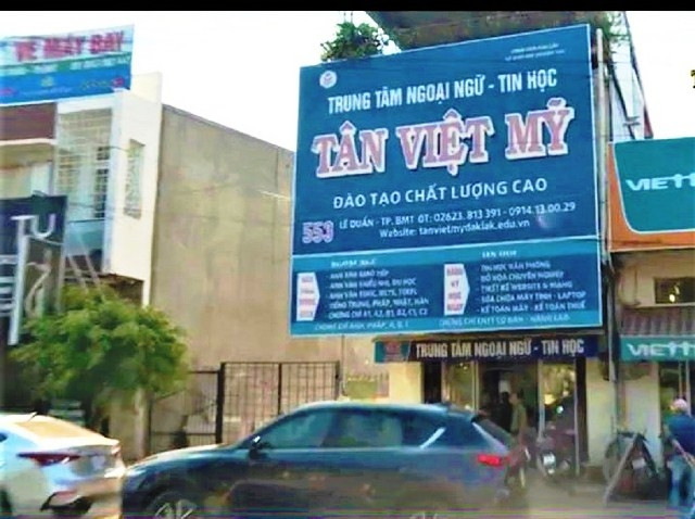 Trung tâm Ngoại ngữ - Tin học Tân Việt Mỹ nằm trên đường Lê Duẩn, TP Buôn Ma Thuột.
