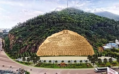 Phối cảnh công trình cụm phù điêu “Lạc Long Quân - Âu Cơ và cội nguồn sức mạnh đại đoàn kết dân tộc”.