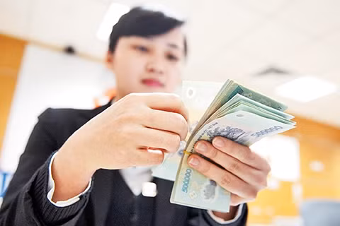 Sống bằng lương - “đường đi khó”