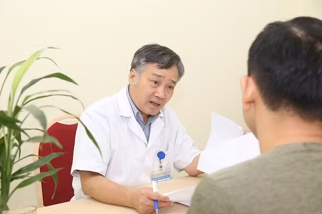 Đau âm ỉ mạn sườn phải, đừng bỏ qua bệnh lý này