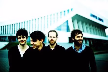 Ban nhạc FOTOS biểu diễn tại Việt Nam