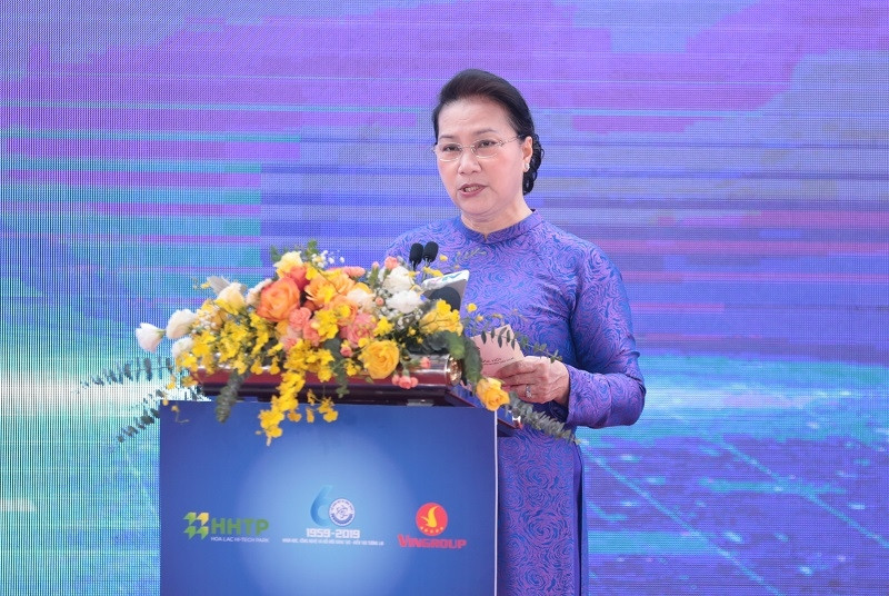 Chủ tịch Quốc hội Nguyễn Thị Kim Ngân phát biểu tại Khu CNC Hòa Lạc.