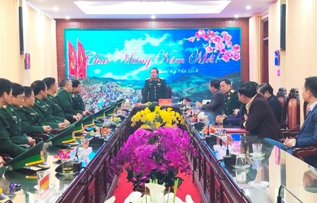 Phó Chủ tịch Quốc hội Đỗ Bá Tỵ chúc Tết Bộ đội Biên phòng tỉnh Lào Cai.