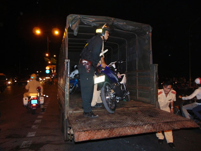 Lực lượng Công an TP Vũng Tàu thu giữu phương tiện vi phạm trong một đợt ra quân trấn áp các đối tượng đua xe trái phép.