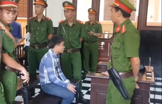 Bị cáo Nguyễn Đăng Khoa tại phiên tòa.