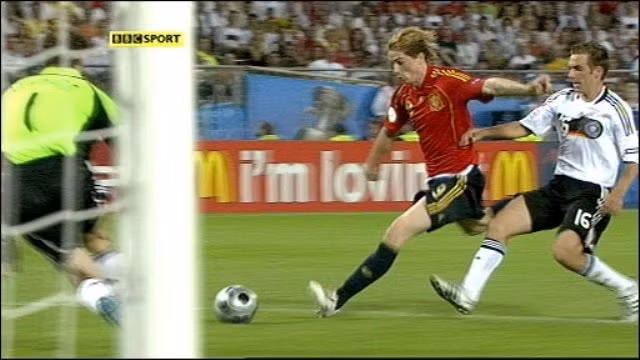 Tiền đạo Fernando Torres ghi bàn thắng duy nhất trong trận chung kết với Đức tại Euro 2008. (Ảnh: BBC)