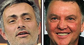 Mourinho (trái) - Van Gaal,
ai sẽ cười tươi hơn ?