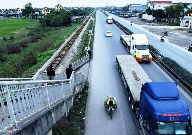 Cấp bách sửa chữa quốc lộ 5 sau vụ tai nạn thảm khốc