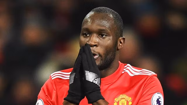 Lukaku lại kiến tạo cho... đối thủ