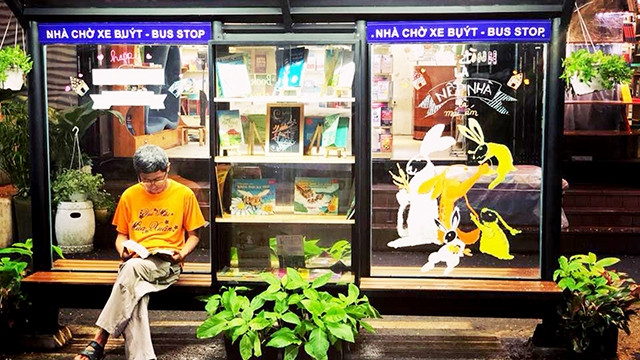 Ngoạn mục “sách chuyền tay”!