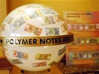 Một số đồng tiền polymer của <br> các nước tại buổi hội thảo.
