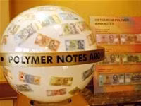 Một số đồng tiền polymer của <br> các nước tại buổi hội thảo.