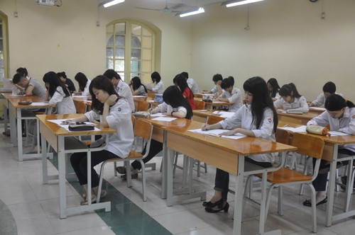 Học sinh Trường THPT Việt Đức (Hà Nội) trong giờ thi thử tốt nghiệp THPT môn Ngữ văn.
