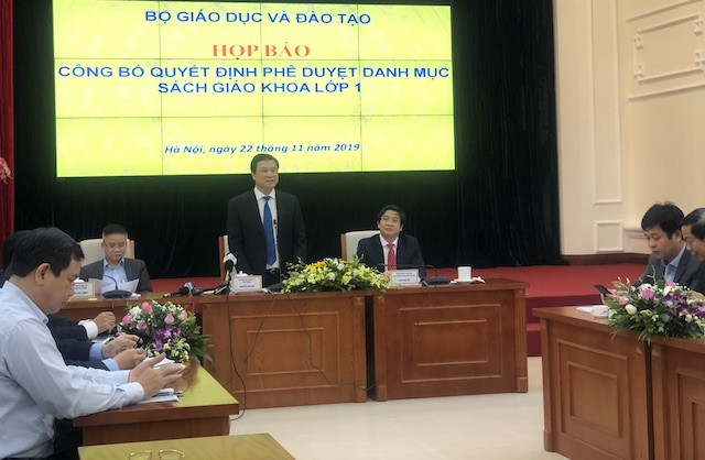 Buổi họp báo công bố 32 bộ sách giáo khoa lớp 1 do Thứ trưởng Nguyễn Hữu Độ chủ trì chiều 22-11