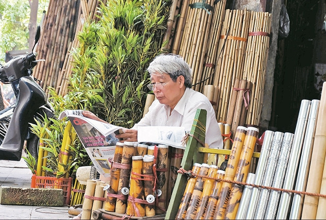  Vẻ đẹp cuộc sống hằng ngày trên phố Hàng Vải. Ảnh: HOÀNG CHIẾN