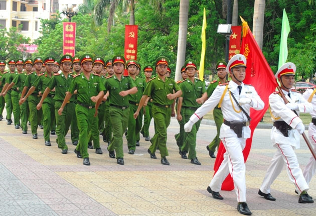 Các đội thi tham gia đi điều lệnh