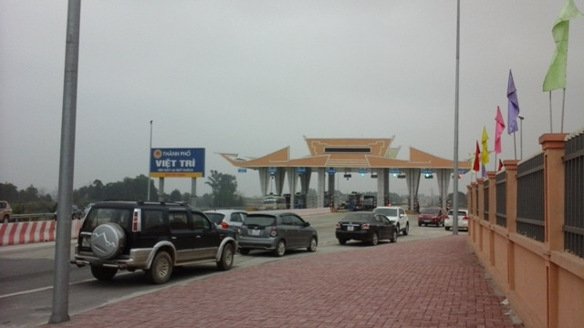 Miễn toàn bộ phí ô-tô cho người dân Bạch Hạc khi đi qua cầu Hạc Trì.