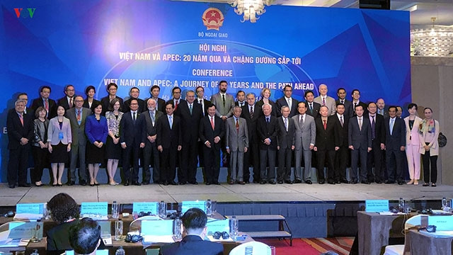 Các đại biểu dự Hội nghị Việt Nam và APEC 20 năm qua và chặng đường sắp tới. Ảnh: VOV