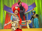 Cảnh trong vở "Aladin và đủ thứ thần" của Nhà hát 5B Võ Văn Tần.