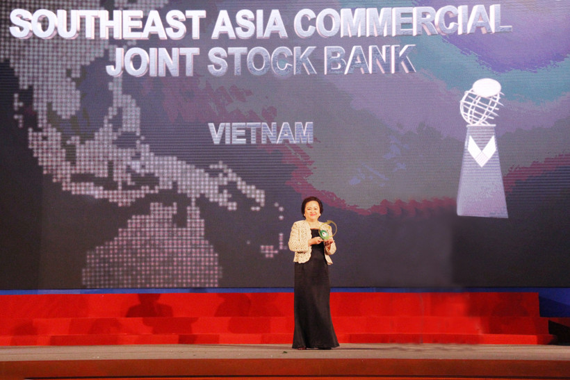 Trao giải thưởng quốc tế tặng Chủ tịch HĐQT SeABank