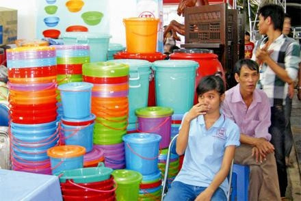 Công việc phụ bán hàng trong dịp Tết được nhiều sinh viên, công nhân lựa chọn.