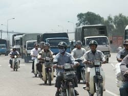 Bao giờ Hà Nội bãi bỏ việc dừng đăng ký xe máy tại nội thành?