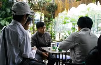 Hiện có khoảng 200- 300 trẻ lang thang
kiếm sống trên các con đường ở Huế