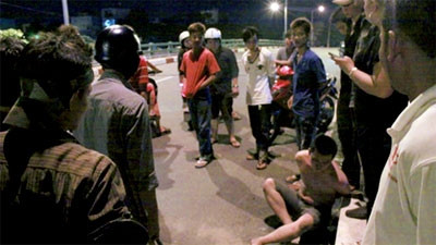 Một đối tượng cướp giật bị bắt giữ. (Ảnh minh họa: tuoitre.vn)