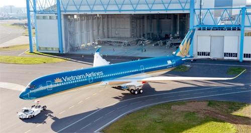 Chiếc máy bay Airbus A350-900 XWB hiện đại đầu tiên được Vietnam Airlines chuẩn bị đưa vào khai thác.