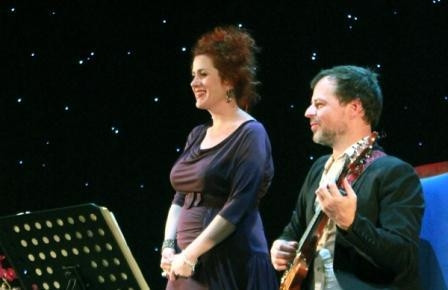 Katie Noonan sẽ tiếp tục trình diễn tại Nhà hát Đài Tiếng nói Việt Nam (Hà Nội) vào tối 17-5, tại Nhà hát Trương Vương (Đà Nẵng) tối 19-5. Sự kiện biểu diễn của cô một phần trong chuỗi chương trình kỷ