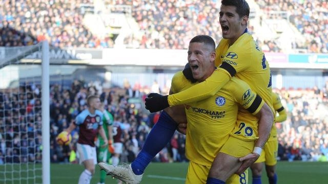Cả R. Barkley (trái) và Morata cùng ghi bàn trong chiến thắng 4-0 của Chelsea.