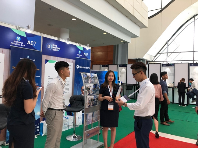 Các starup giới thiệu về sản phẩm, ý tưởng tại Diễn đàn.