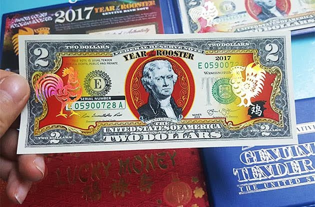Tờ 2 USD in hình gà có giá khoảng 400 nghìn đồng.