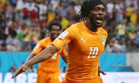 Cầu thủ Gervinho ăn mừng sau khi ghi bàn thắng nâng tỷ số lên 2-1 cho Bờ Biển Ngà. 