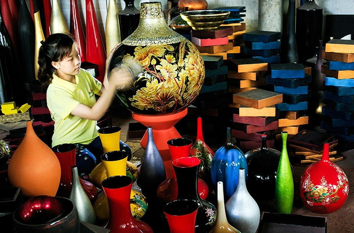 Những sản phẩm truyền thống của làng nghề sơn mài Tương Bình Hiệp, TP Thủ Dầu Một, tỉnh Bình Dương. Ảnh: TRẦN TÌNH