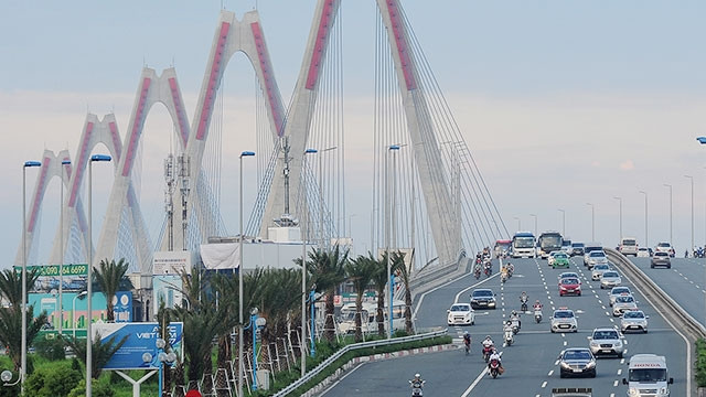 Cầu Nhật Tân (Hà Nội), công trình sử dụng vốn vay ODA của Nhật Bản. Ảnh: LAM ANH