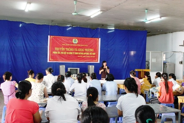 Các buổi tư vấn truyền thông đã giúp nhiều lao động nữ hiểu được giá trị nuôi con bằng sữa mẹ.