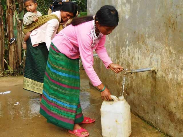 Người dân bản Đá Còi, xã Ngân Thủy, huyện Lệ Thủy (Quảng Bình) đã có nước sạch sử dụng.