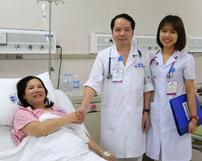Sản phụ Hạnh cảm ơn sự tận tình cứu chữa của các bác sĩ Trung tâm Sản Nhi.