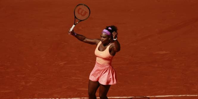 Serena Williams đoạt chức vô địch Roland Garros lần thứ ba sau khi giành chiến thắng trước Safarova. (Ảnh: Reuters).